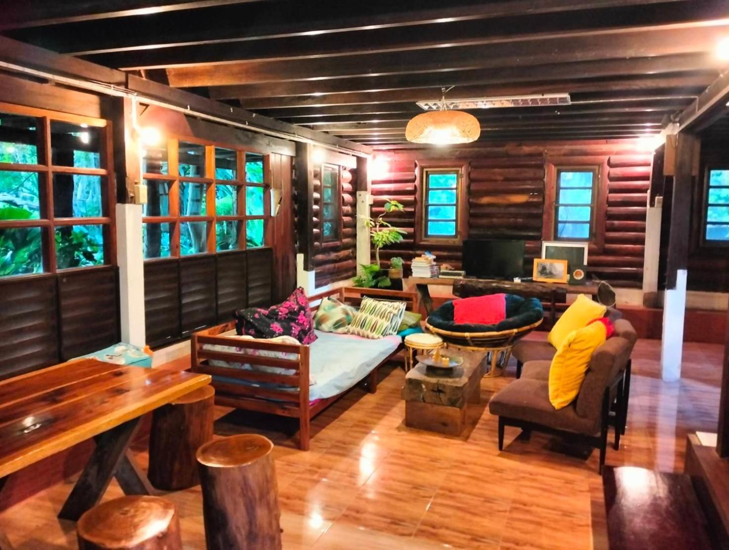 Baanmai Phaipa House Rumah percutian